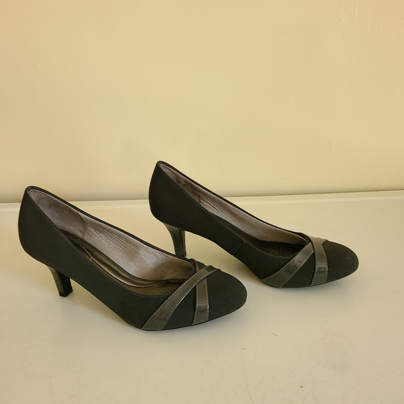 Lifestyle heels, dark Grey w patent leather accents, all man made, sz 9.5W - Picture 9 of 11